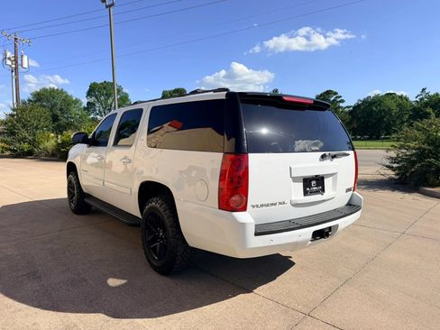 Used 2014 GMC Yukon XL SLT RWD image 3