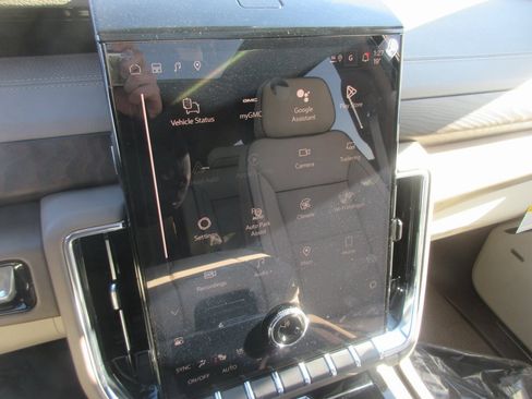 New 2026 GMC Yukon XL Denali w/ Denali Reserve Package image 19