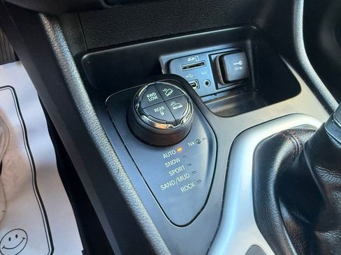 Used 2016 Jeep Cherokee Trailhawk w/ Comfort/Convenience Group image 21