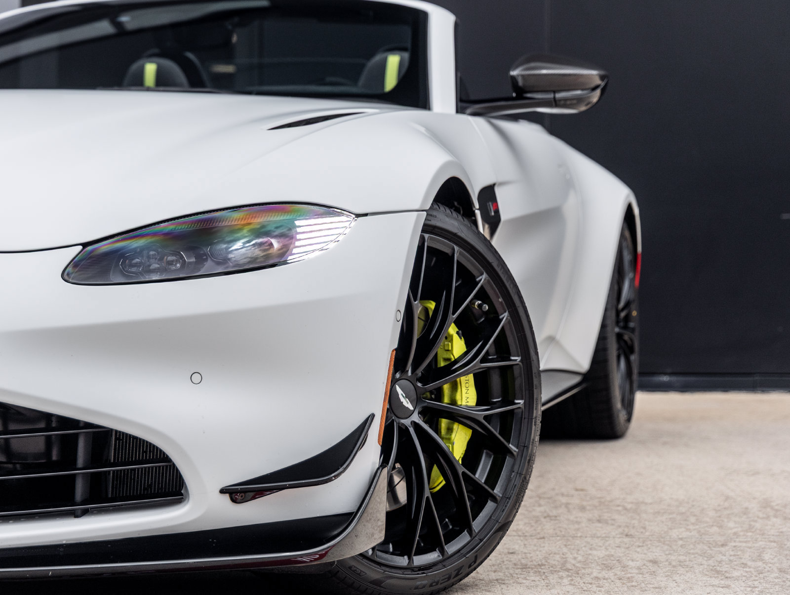 Used 2023 Aston Martin V8 Vantage Roadster RWD image 16