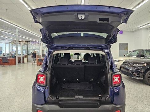 Used 2018 Jeep Renegade Altitude FWD image 37