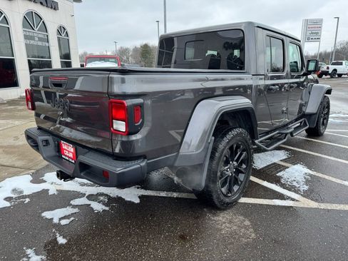 Used 2025 Jeep Gladiator Sport image 10