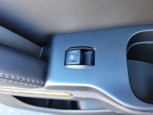 Used 2017 GMC Yukon Denali image 15