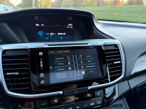 Used 2016 Honda Accord Touring image 7