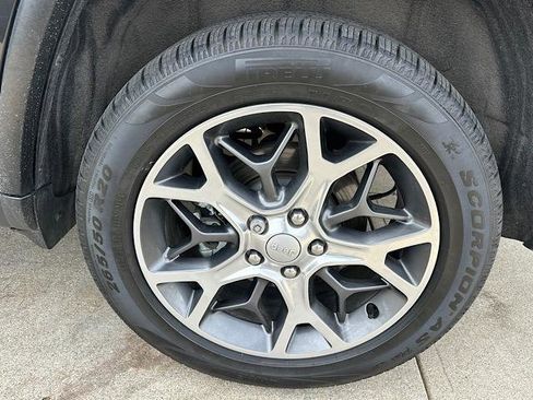 Used 2022 Jeep Grand Cherokee Limited w/ Trailer Tow Group IV image 32