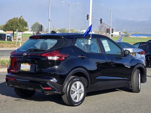Used 2024 Nissan Kicks S image 4