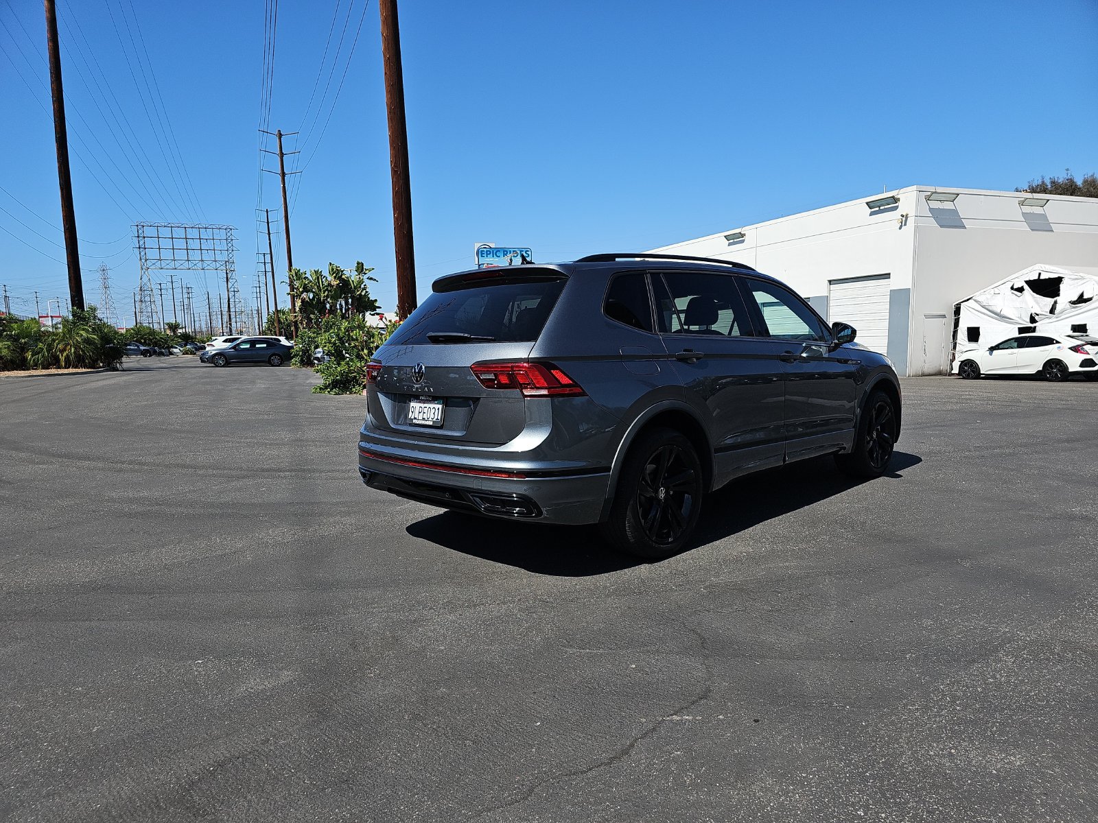 Certified 2024 Volkswagen Tiguan SE R-Line FWD image 5