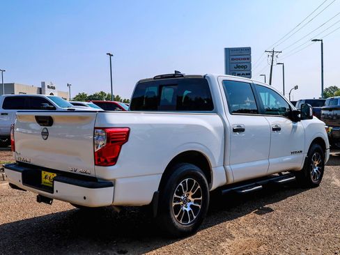 Used 2024 Nissan Titan SV w/ SV Convenience Package AWD/4WD image 6