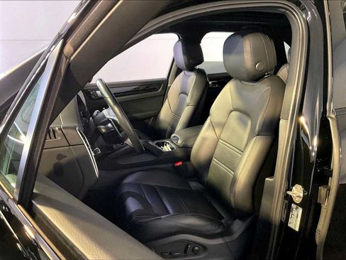 Certified 2023 Porsche Cayenne AWD/4WD image 5