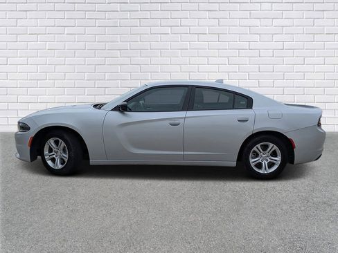 Used 2023 Dodge Charger SXT image 2