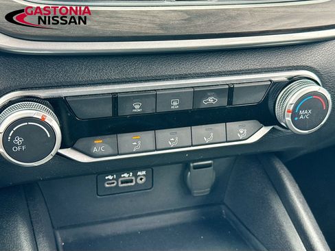 Used 2025 Nissan Altima 2.5 SV FWD image 19