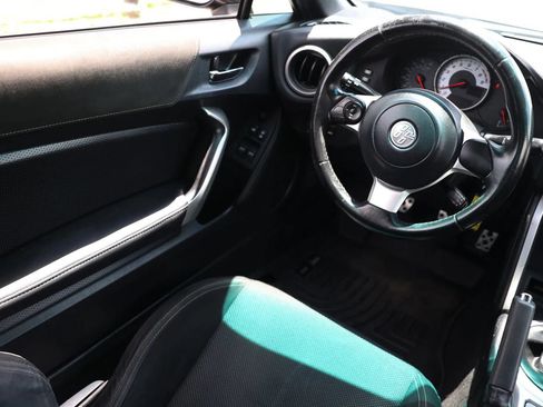 Used 2017 Toyota 86 RWD image 11