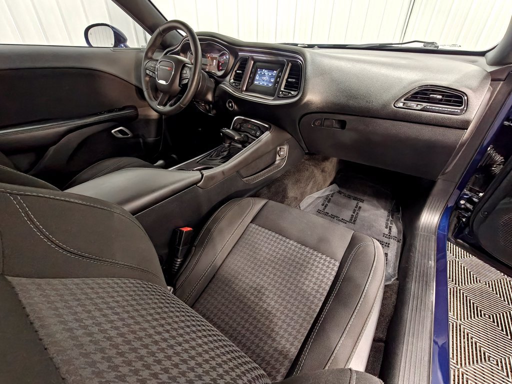 Used 2015 Dodge Challenger SXT w/ Super Sport Group (SS/T) RWD image 21