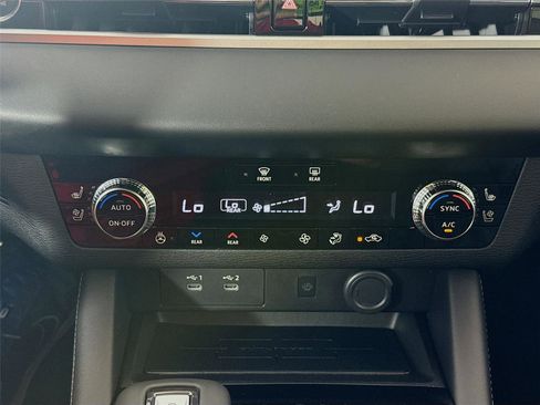 New 2026 Mitsubishi Outlander SEL image 15