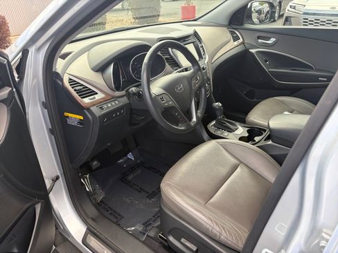 Used 2017 Hyundai Santa Fe AWD image 10