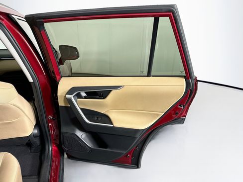 Used 2020 Toyota RAV4 LE image 27