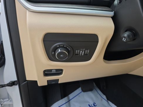 New 2026 Jeep Grand Cherokee L Limited w/ Luxury Tech Group II RWD image 21