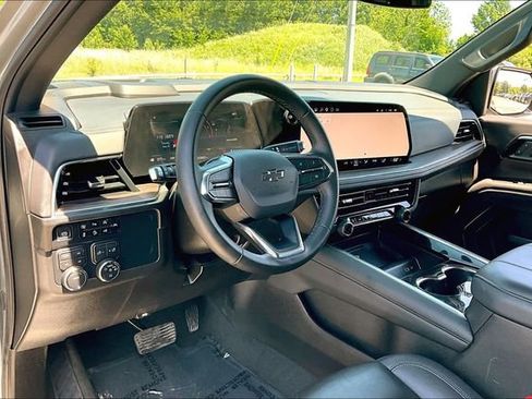 Used 2025 Chevrolet Suburban Z71 AWD/4WD image 17