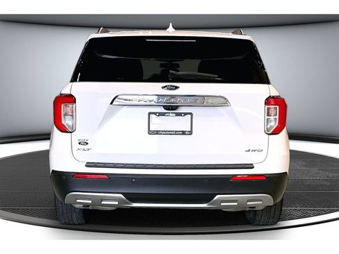 Used 2021 Ford Explorer XLT w/ Equipment Group 202A AWD/4WD image 6