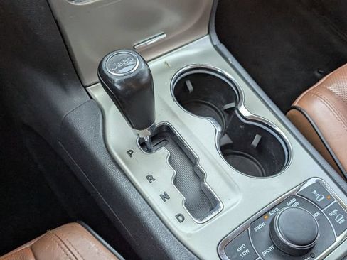 Used 2013 Jeep Grand Cherokee Overland AWD/4WD image 28