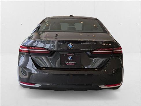Used 2025 BMW 530i xDrive w/ Premium Package image 7