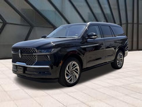 Used 2025 Lincoln Navigator Reserve AWD/4WD image 5