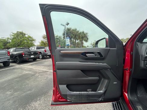 New 2025 Chevrolet Suburban High Country AWD/4WD image 28