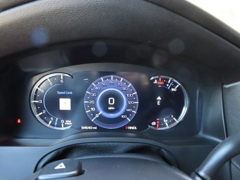 Used 2018 Cadillac Escalade Premium Luxury RWD image 36