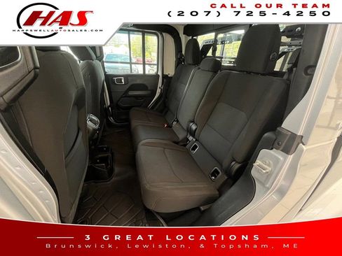 Used 2023 Jeep Gladiator Overland AWD/4WD image 12