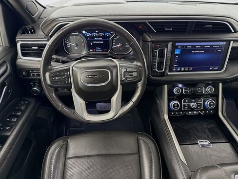 Used 2021 GMC Yukon XL Denali w/ Denali Premium Package image 28