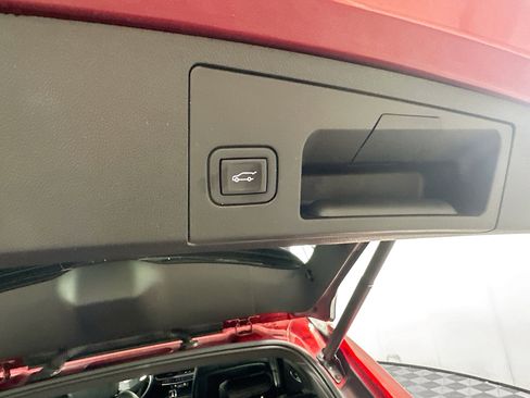 Used 2024 Cadillac XT4 Premium Luxury image 29