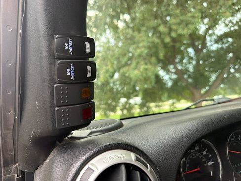 Used 2017 Jeep Wrangler Unlimited Rubicon w/ Cold Weather Group AWD/4WD image 14