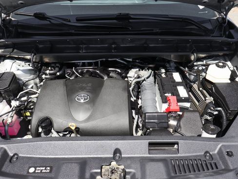 Used 2022 Toyota Highlander LE image 13