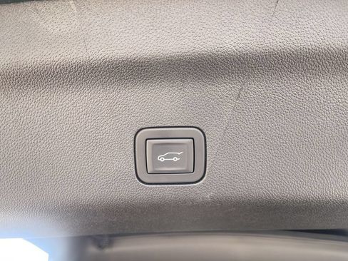 Used 2026 Chevrolet Suburban Z71 w/ Z71 Off-Road Package AWD/4WD image 7