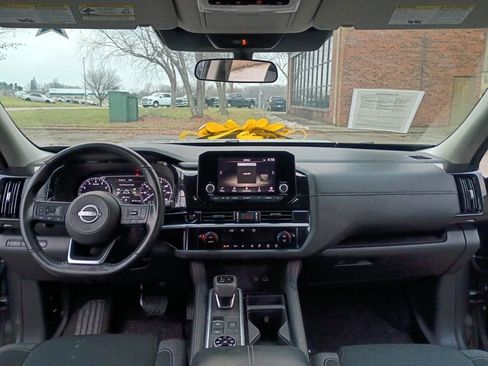 Used 2025 Nissan Pathfinder SV image 20