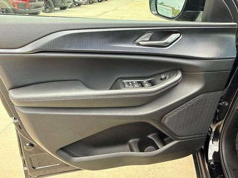 New 2025 Jeep Grand Cherokee Altitude RWD image 11