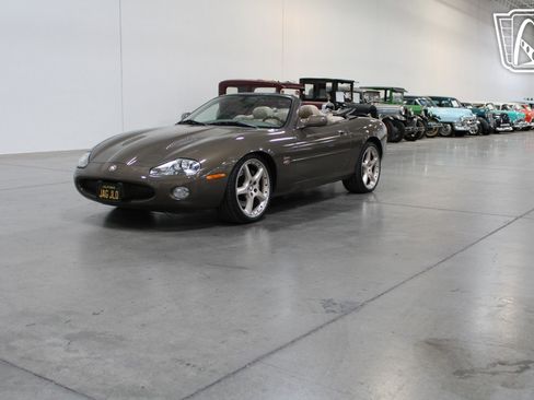 Used 2001 Jaguar XK8 Convertible image 9