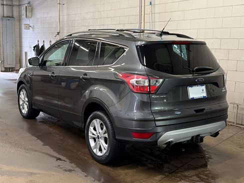 Used 2017 Ford Escape SE FWD image 3