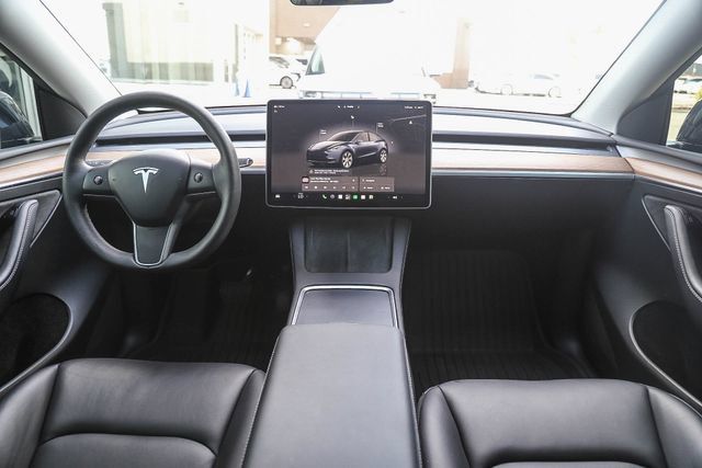 Used 2024 Tesla Model Y Long Range AWD/4WD image 13