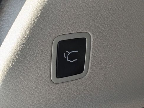 Used 2023 Chrysler Pacifica Limited image 31