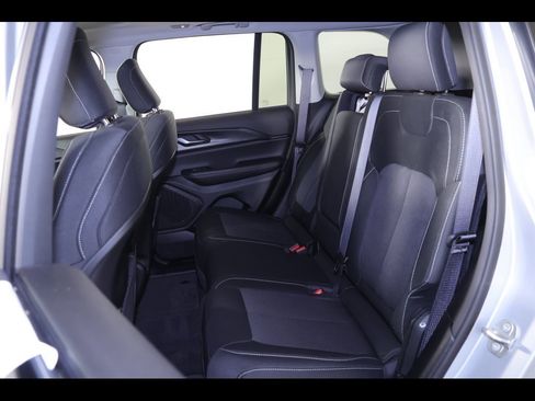 Used 2023 Jeep Grand Cherokee Laredo w/ Luxury Tech Group I image 27