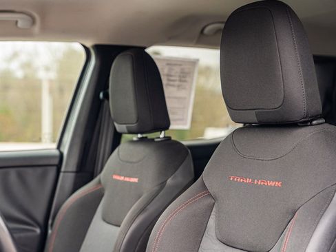 Used 2016 Jeep Renegade Trailhawk w/ Safety & Security Group image 19