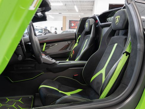 Used 2021 Lamborghini Aventador SVJ AWD/4WD image 25