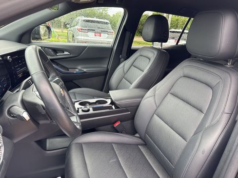 Used 2026 Chevrolet Equinox LT w/ Convenience Package II FWD image 11