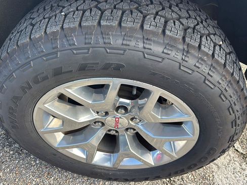 Used 2018 GMC Sierra 1500 SLT AWD/4WD image 9