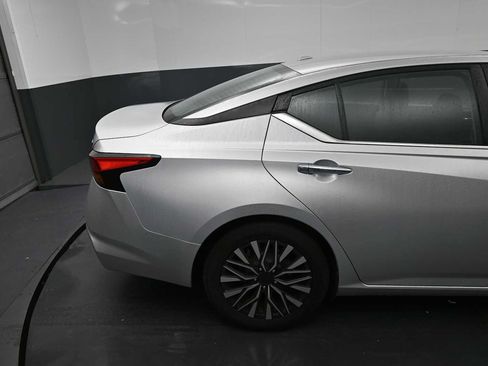 Used 2023 Nissan Altima 2.5 SV FWD image 11