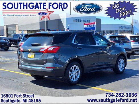 Used 2020 Chevrolet Equinox LT w/ Driver Convenience Package image 2