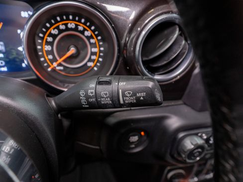 Used 2020 Jeep Wrangler Unlimited Sahara AWD/4WD image 27