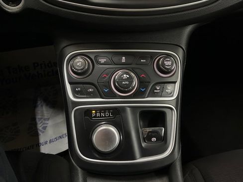 Used 2015 Chrysler 200 Limited w/ Convenience Group image 49