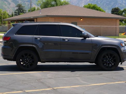 Used 2019 Jeep Grand Cherokee Altitude AWD/4WD image 6